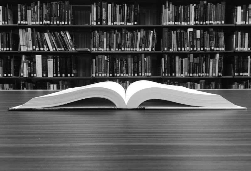 চিত্র:Open Book B&W.jpg